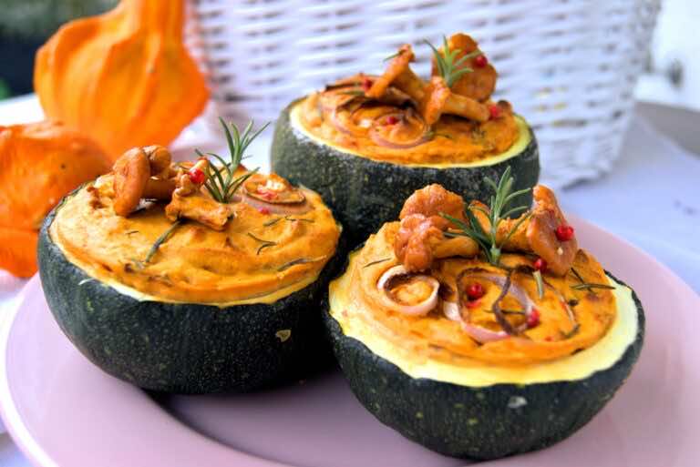 Suflet dyniowy z grzybami, pieczony w cukinii