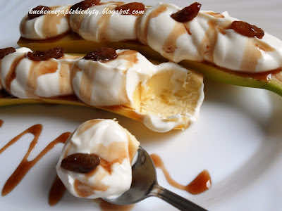 Banan pod puchową kołderką