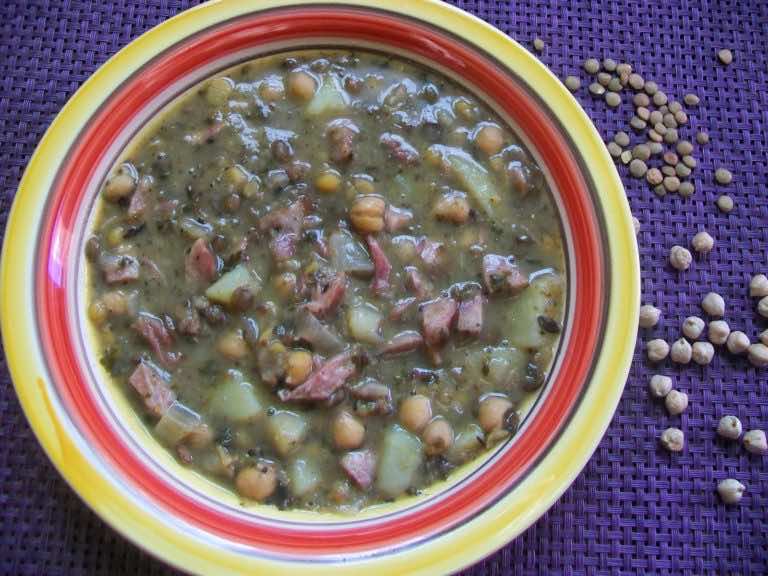 Grochówka z cieciorką i soczewicą