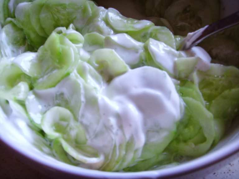 Mizeria najprostsza, ogórki w śmietanie