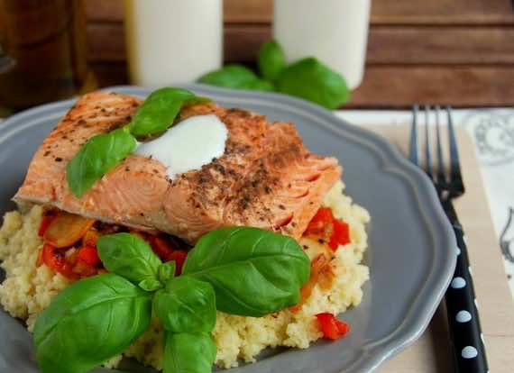 Pstrąg z kaszą kuskus