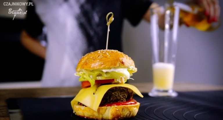 Wegetariańskie burgery z herbatą oraz soczewicą