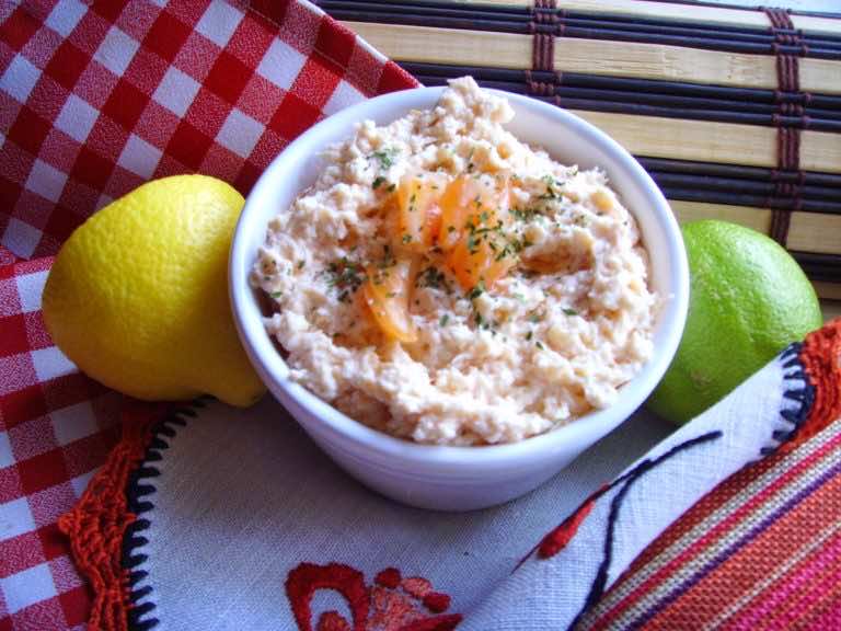 Pasta z wędzonych brzuszków łososia. Pasta łososiowa na kanapki.