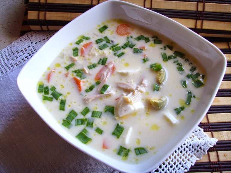 Zupa serowa z mozzarellą. Pyszna, syta, wykwintna :)