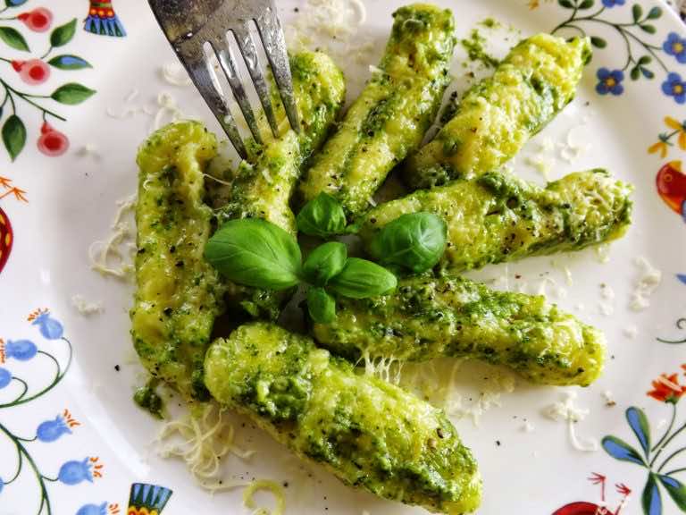 Kopytka w pesto bazyliowym