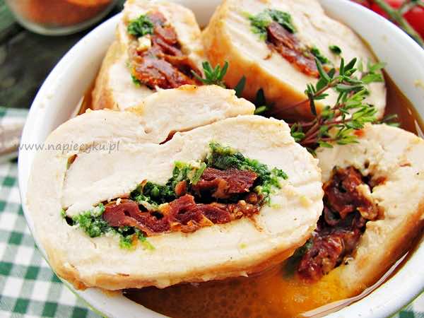 Roladki z kurczaka z sosem, mozzarellą i szpinakiem