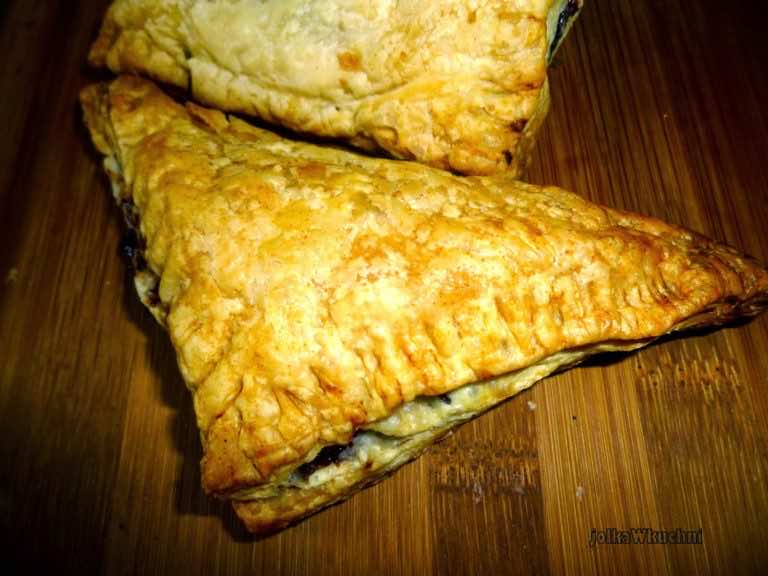 Rożki francuskie z nadzieniem porzeczkowym