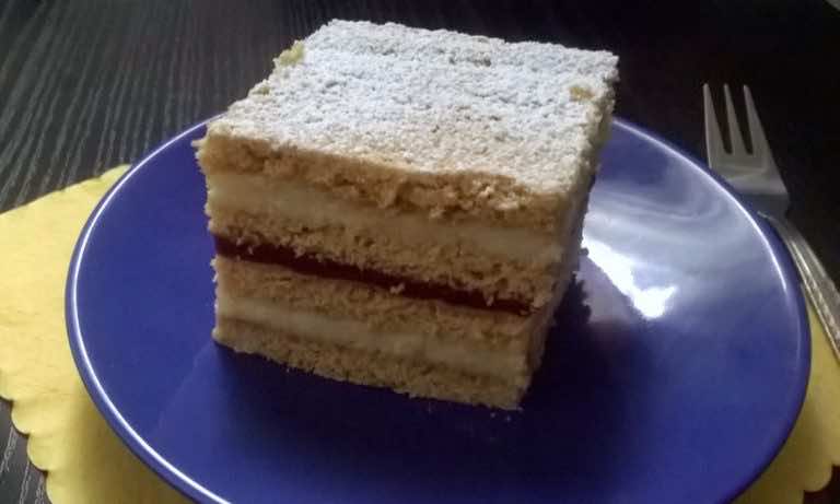 Ciasto przekładane masą z kaszy manny tzw. przekładaniec/grysikowiec