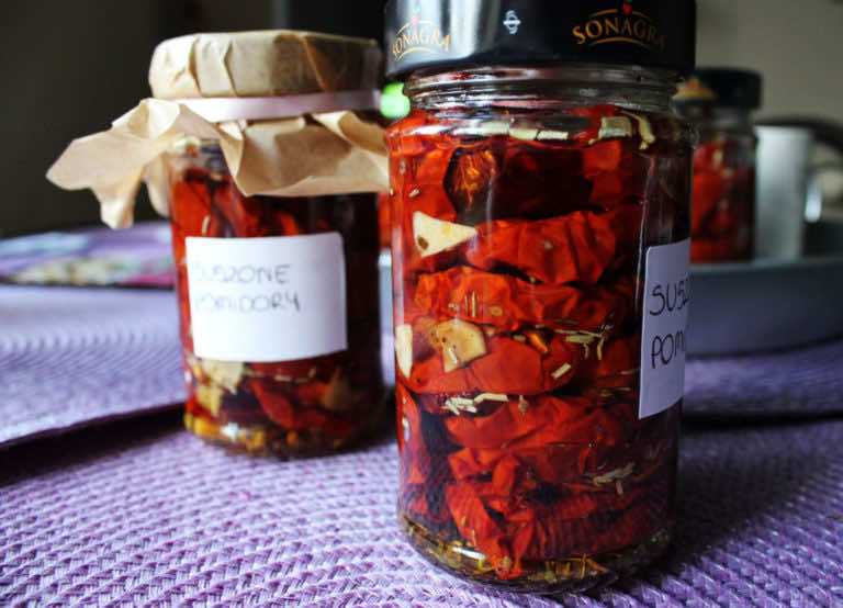 Pomidory suszone w słoikach