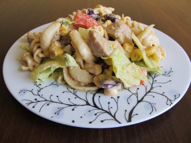 Sałatka gyros-kebab.