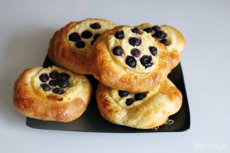 Drożdżówki z twarogiem