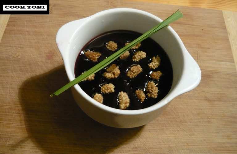 Domowy kisiel z czarnego bzu i granatu