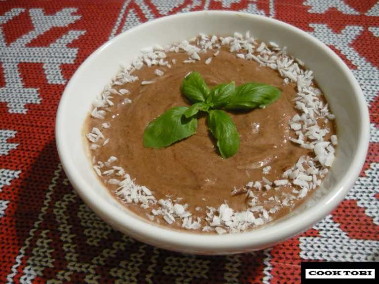 Czekoladowy mus piankowy z papają i kokosem