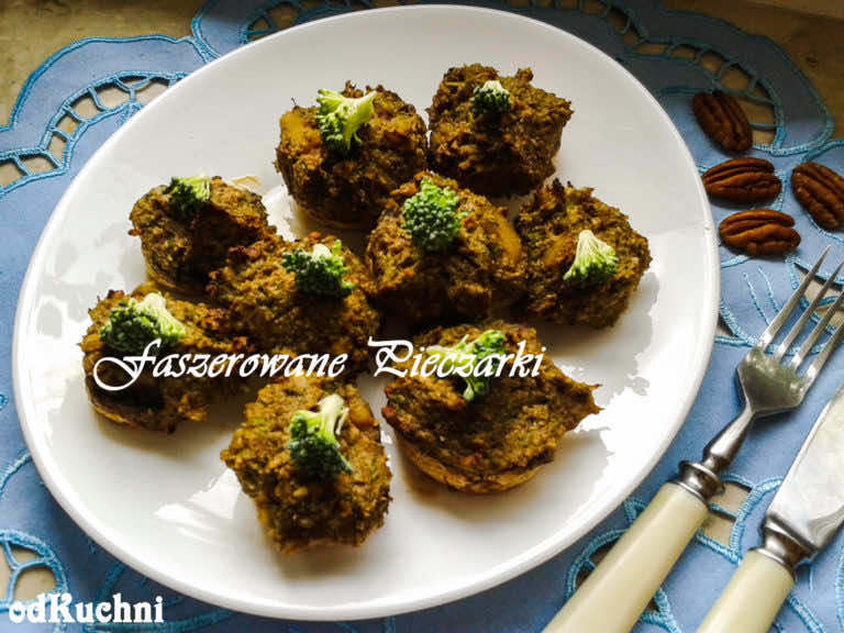 Pieczarki faszerowane brokulami i orzechami pecan