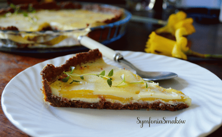 Przepyszna tarta z mango i białą czekoladą na kruchym spodzie.