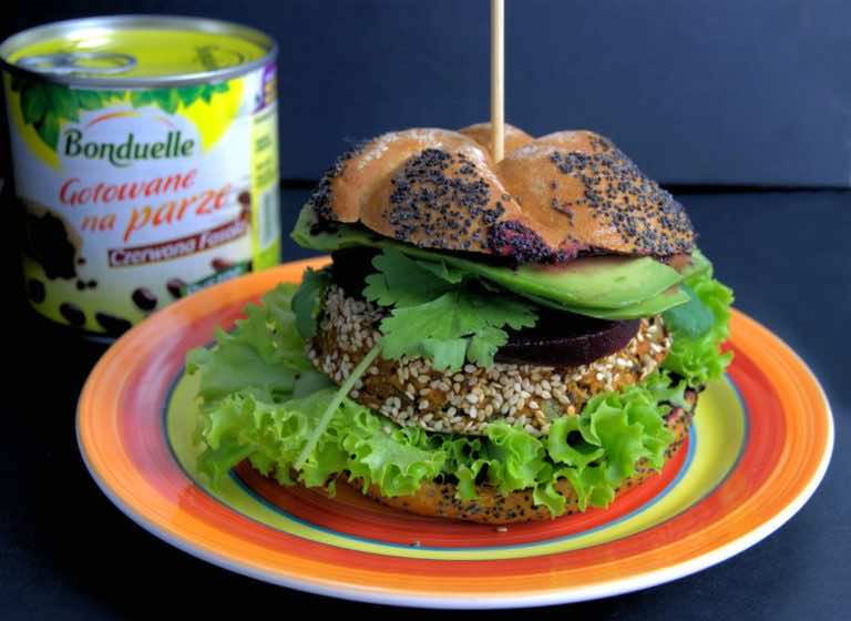 Wege burgery z czerwonej fasoli i batatów