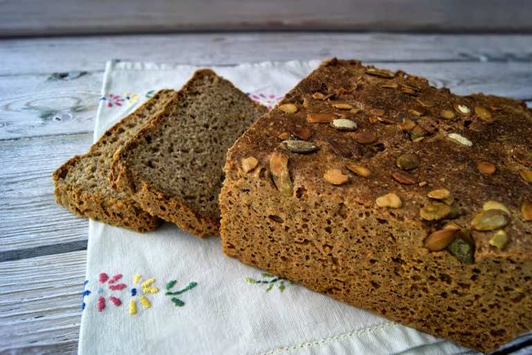 Chleb z mielonymi ziarnami – gryka, jagła, len, dynia, słonecznik