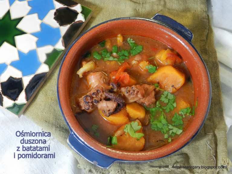 Ośmiornica duszona z batatami i pomidorami