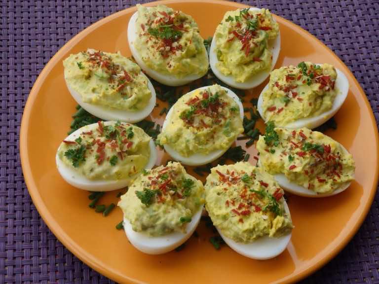 Jajka faszerowane pastą z awokado