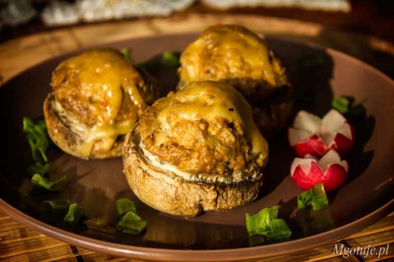 Pieczarki faszerowane mięsem mielonym