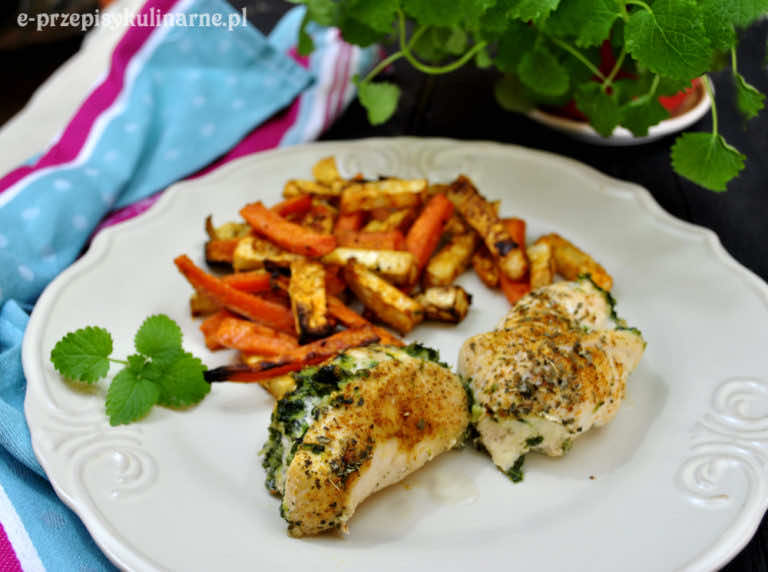 DIETETYCZNIE: ROLADKI Z KURCZAKA ZE SZPINAKIEM I FRYTKI Z MARCHEWKI I SELERA (337 KCAL)