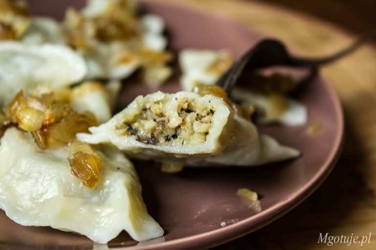 Pierogi z kaszą jęczmienną i grzybami