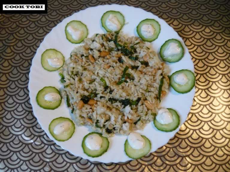 Ryż basmanti z porem, orzeszkami i tahini