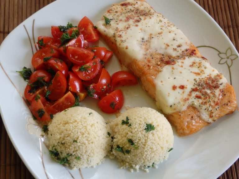 Pieczony łosoś na dwa sposoby