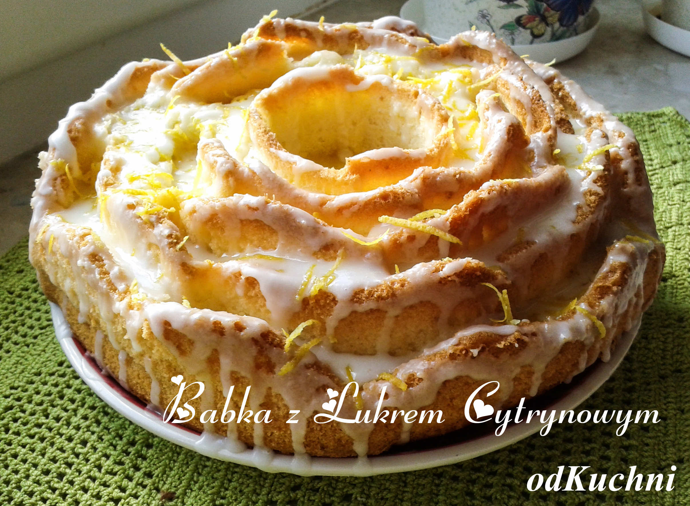 babka-z-lukrem-cytrynowym