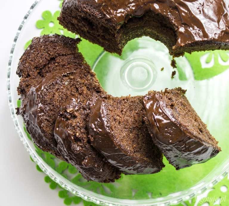 Babka z nutellą i orzechami laskowymi