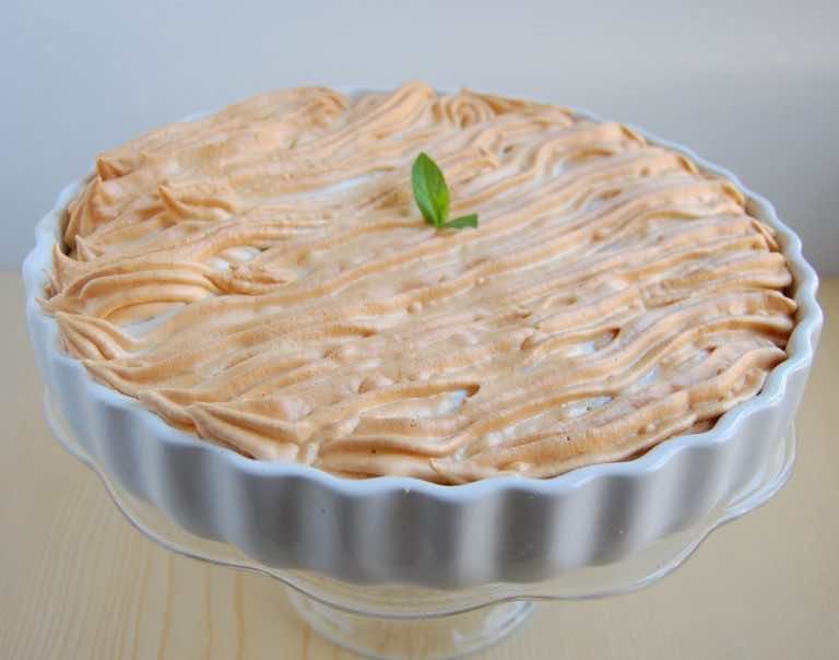 Placek z rabarbarem i bezą