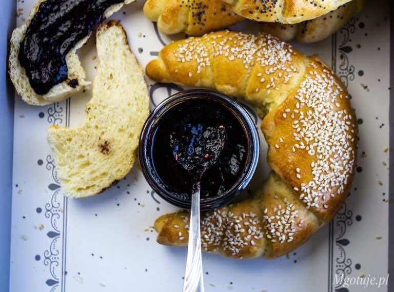 Rogaliki śniadaniowe mleczno – maślane