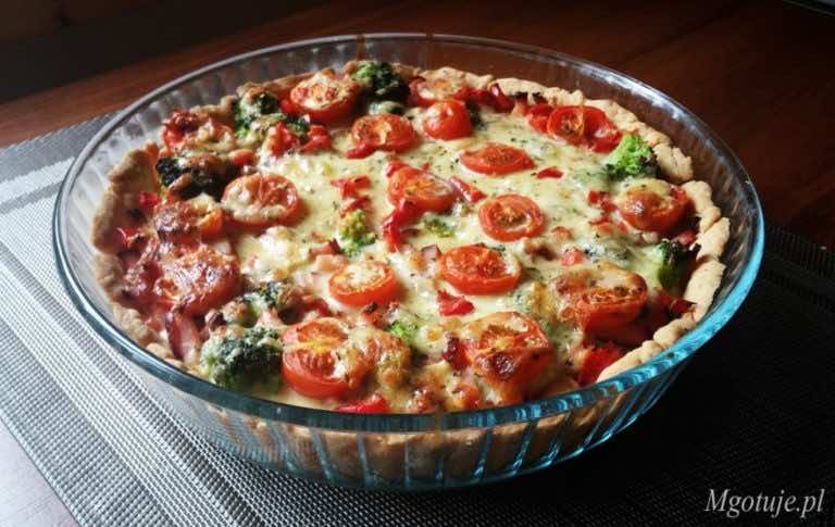 Tarta z brokułami i szynką