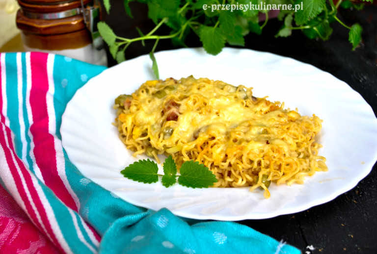 ZAPIEKANKA Z MAKARONU Z ZUPEK CHIŃSKICH