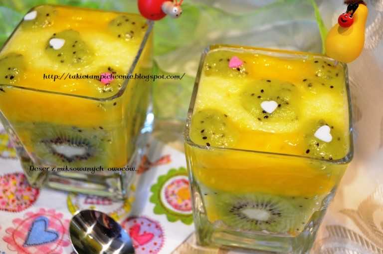 Deser z miksowanych owoców
