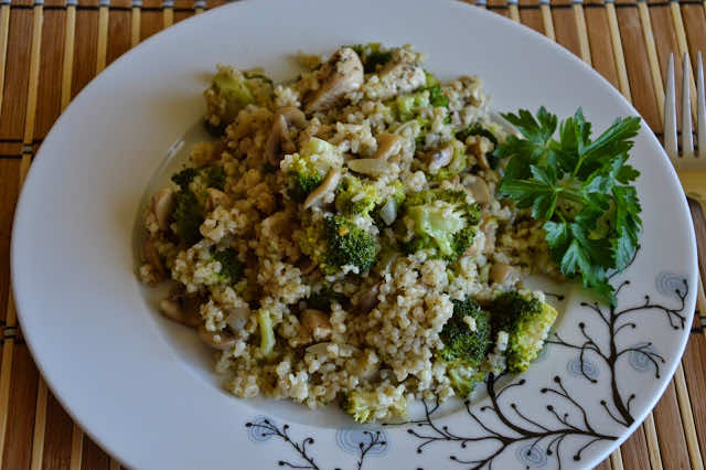 Kaszotto z kurczakiem, pieczarkami i brokułem