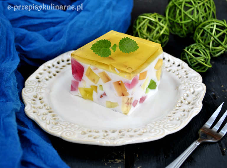 LEKKI GALARETKOWIEC NA JOGURCIE (146 KCAL)