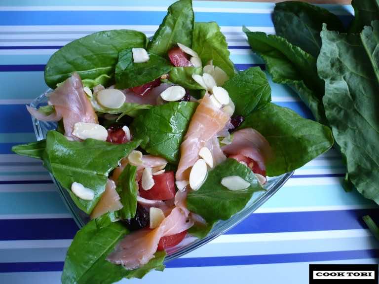 Sałatka FIT ze szczawiem i łososiem