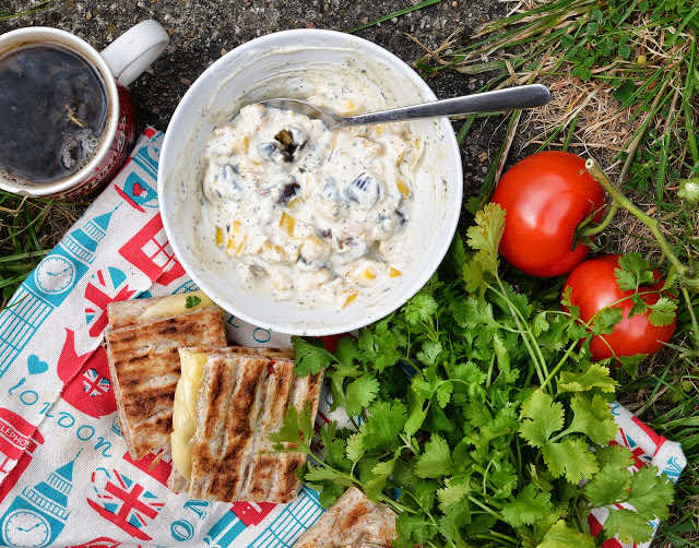 Śniadanko na trawie :)