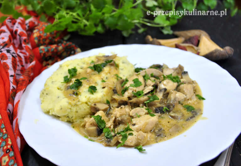 SOS PIECZARKOWY Z KURCZAKIEM