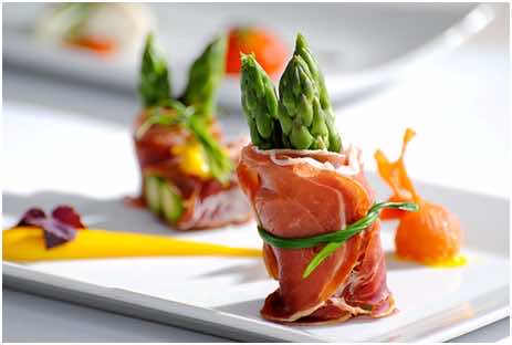 Szparagi z szynką parmeńską