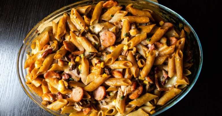 Zapiekanka z makaronem i pieczarkami