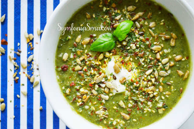 Przepyszna, zielona zupa krem z zielonej soczewicy i szpinaku.