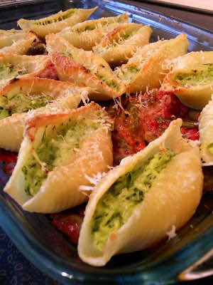 Conchiglioni, czyli makaronowe muszle z farszem z cukinii i serem ricotta