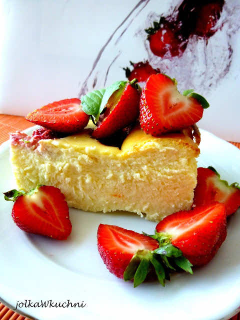 Sernik z truskawkami