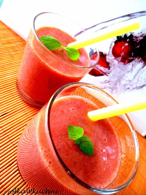 Smoothie truskawkowo-bananowe na wodzie kokosowej