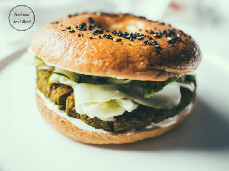 Bób dobrze się dogaduje z mięta, a mięta z ogórkiem