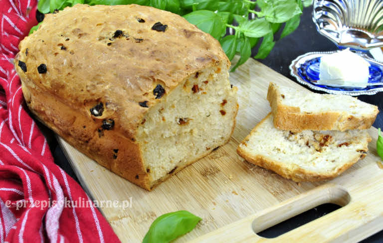 CHLEB PSZENNY Z SUSZONYMI POMIDORAMI
