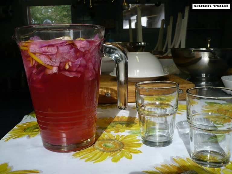 Lemoniada RÓŻANA z płatkami róży