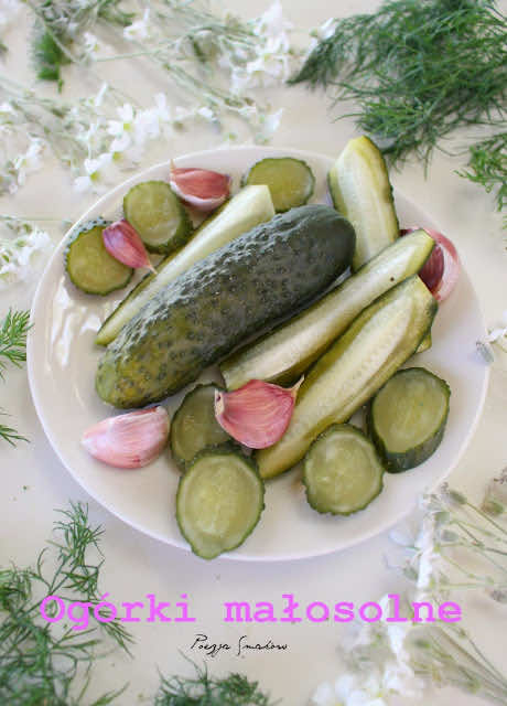 Ogórki małosolne. Jakie ogórki najlepiej kupić? Co do nich dodać? Jak je zrobić? O tym a także przepis.